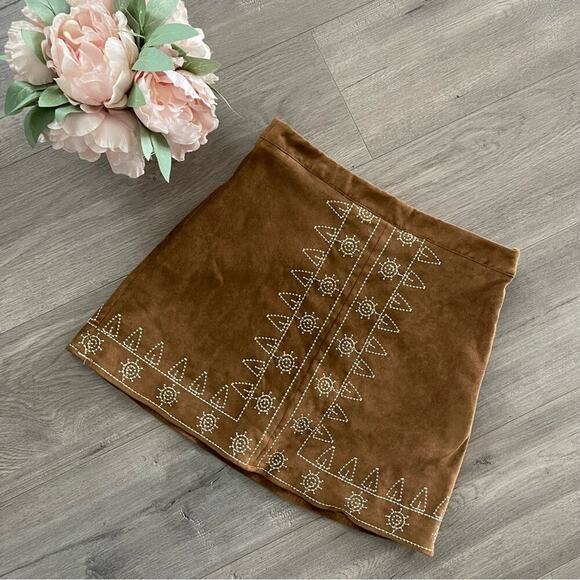 Sadie & Sage Brown Suede Embroidered Bohemian Mini Skirt - Picture 2 of 5